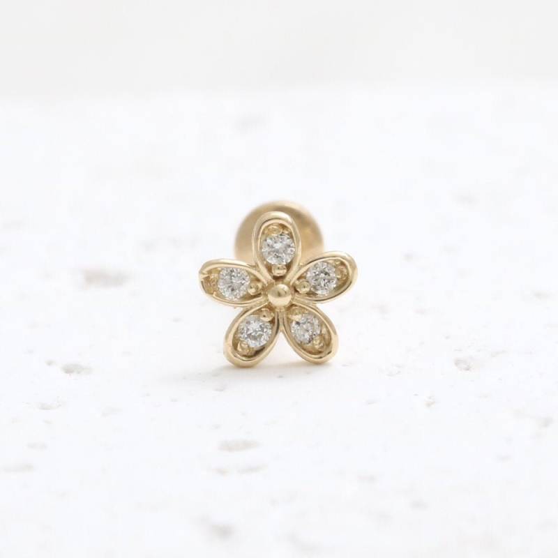 14K Solid Gold Cz, Moissanit, Lab Oder Echter Diamant Kleine Daisy Blume Stud Knorpel Tragus Helix Conch Intern Labret Ohr-Piercing von fromJDesign