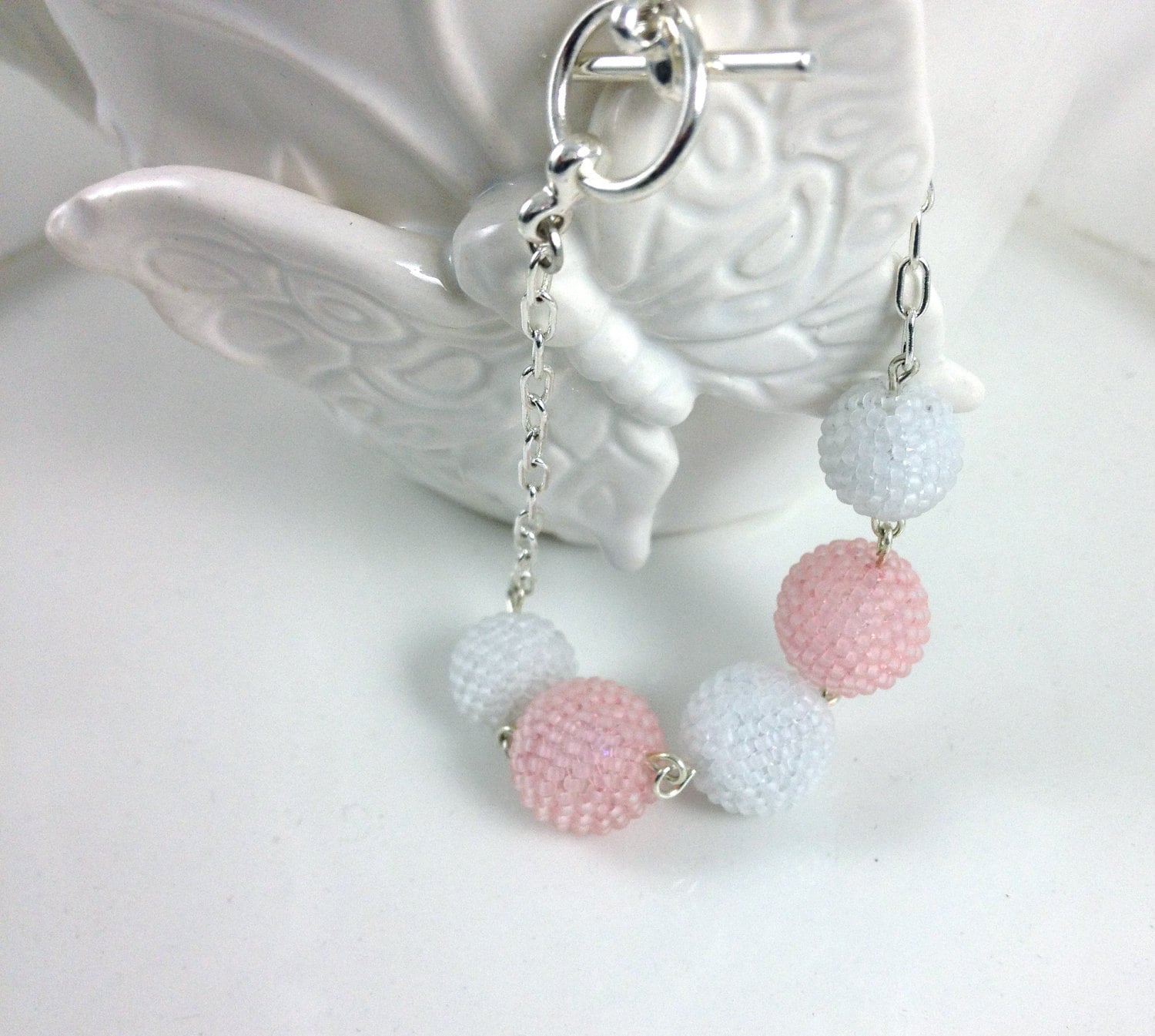 Frosted Baby Rosa Und Weiß Perlen Armband Frosted Baby Rosa Und Weiß Perlen Armband von frompgwithlove