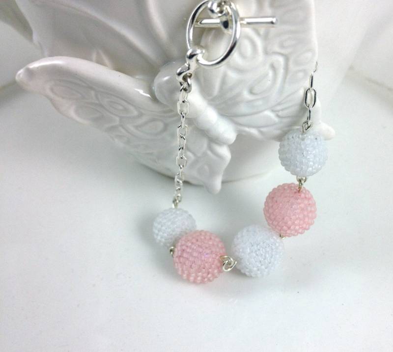 Frosted Baby Rosa Und Weiß Perlen Armband Frosted Baby Rosa Und Weiß Perlen Armband von frompgwithlove