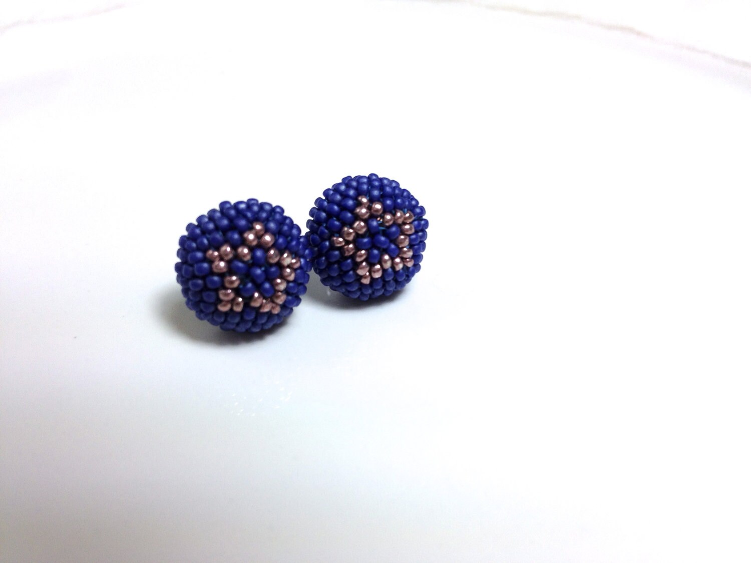 Matt Metallic Sapphire Blau Ohrstecker Mit Kupfer Gold Stern Matt Metallic Sapphire Blau Ohrstecker Mit Kupfer Gold Stern von frompgwithlove