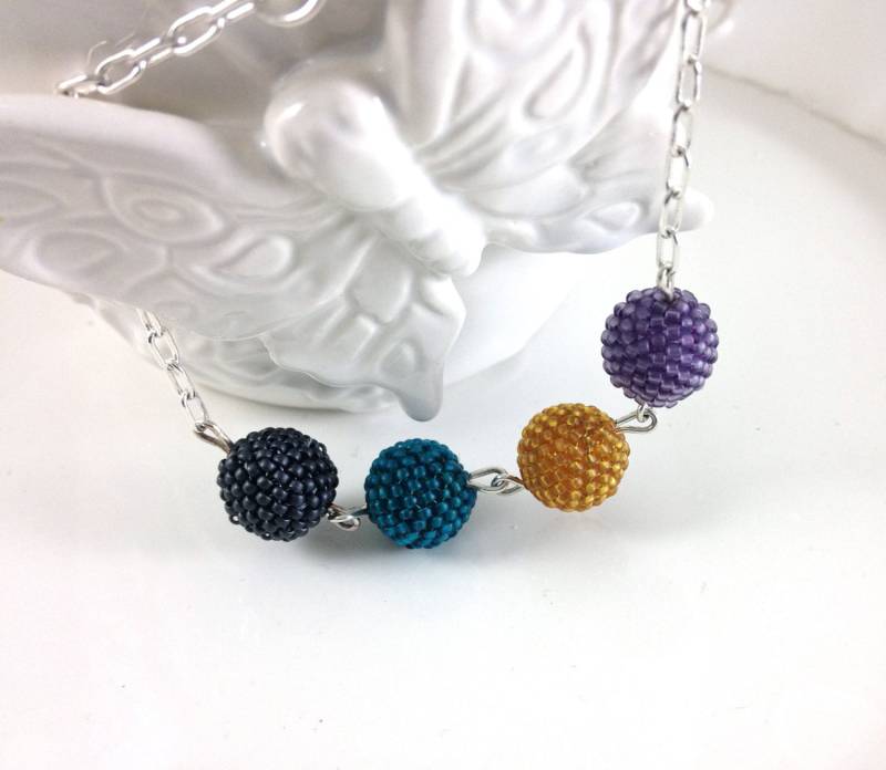 Vier Gefrostete Farben Perlen Armband in Sugar Plum, Topaz, Teal & Grau Vier Gefrostete Farben Perlen Armband in Sugar Plum, Topaz, Teal & Grau von frompgwithlove