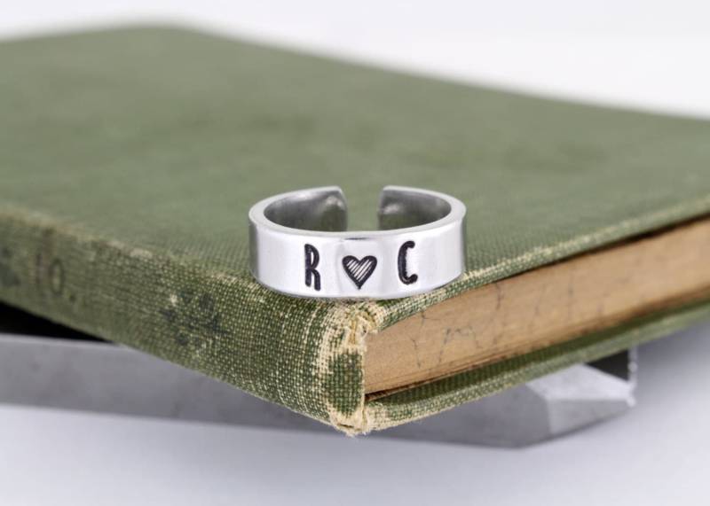 Benutzerdefinierte Initialen Ring - Personalisierter Einstellbarer Aluminiumring von fromtheinternet