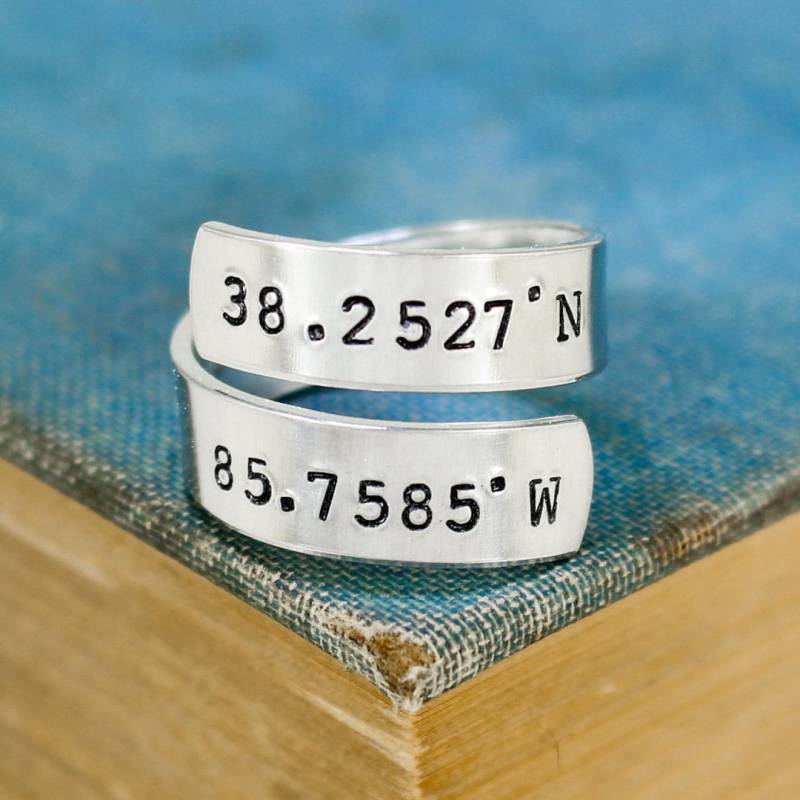 Benutzerdefinierte Koordinaten Ring, Personalisierte Paare Fernbeziehung, Jahrestag Geschenk, Einstellbarer Aluminium Ring von fromtheinternet