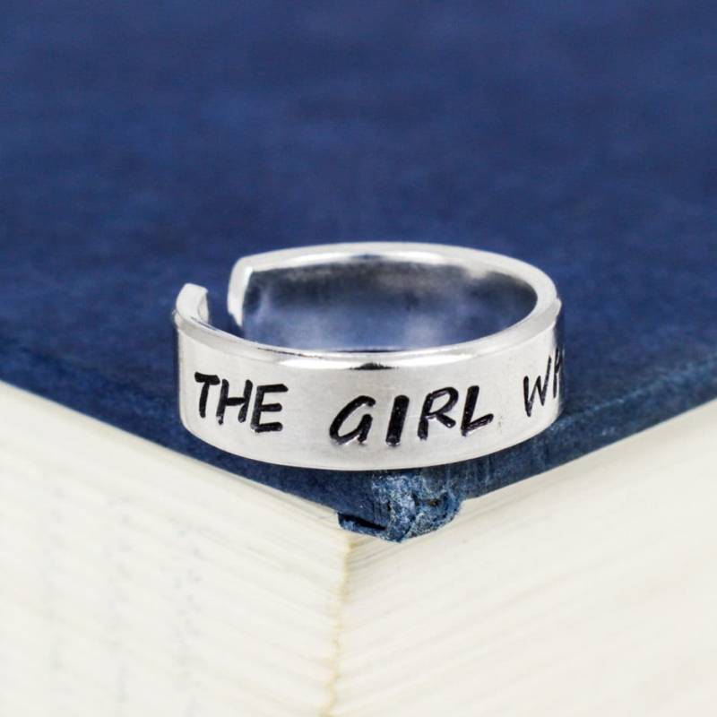 Das Mädchen-Der-Warten-Ring von fromtheinternet