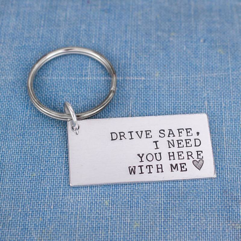 Fahren Sie Sicher Schlüsselbund Handgestempeltes Aluminium, Ferngeschenk von fromtheinternet