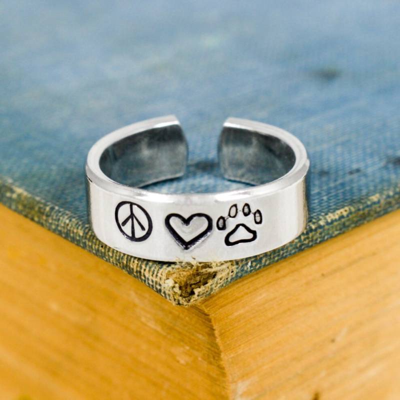 Frieden, Liebe Und Haustiere Ring - Tierrettungsring Frieden, Liebe Und Haustiere Ring - Tierrettungsring von fromtheinternet