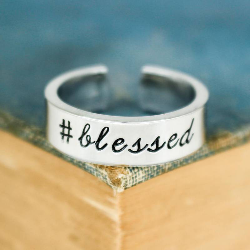 Hashtag Blessed Ring, Verstellbarer Manschettenring Aus Aluminium, Silberner Religiöser Handgestempelter Ring von fromtheinternet