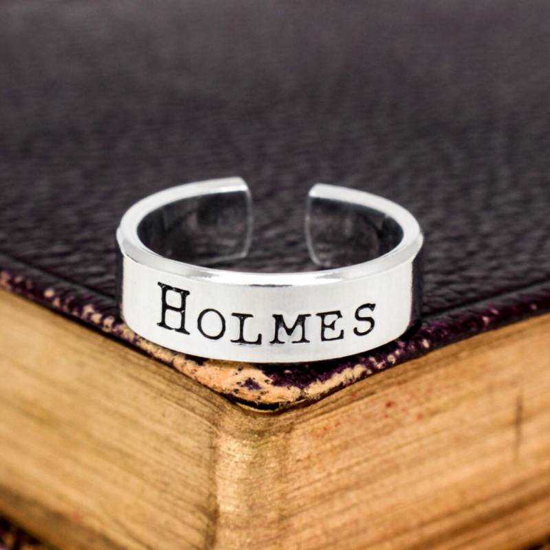 Holmes Ring Handgestempelter Namensring von fromtheinternet