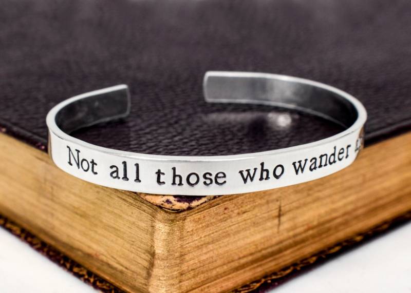 Nicht Alle Die Wandern Sind Verloren Armband von fromtheinternet