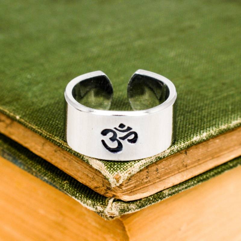 Om Symbol, Yoga Schmuck, Frieden, Positivität, Verstellbarer Aluminium Ring Om Symbol, Yoga Schmuck, Frieden, Positivität, Verstellbarer Aluminium Ring von fromtheinternet