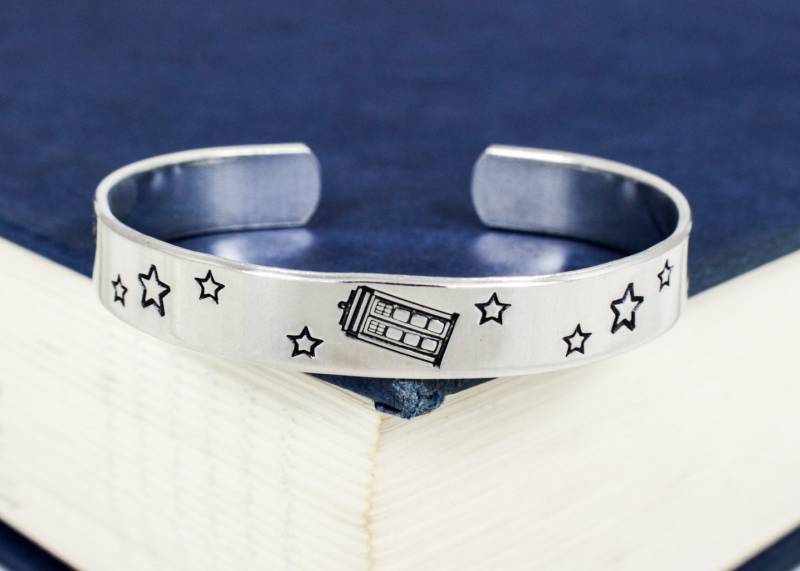 Tardis Armband, Fandom Schmuck, Nerdy Geschenk, Handgemachter Schmuck Tardis Armband, Fandom Schmuck, Nerdy Geschenk, Handgemachter Schmuck von fromtheinternet