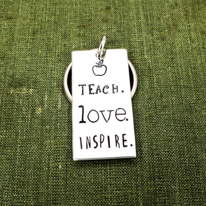 Teach Love Inspire Lehrer Schlüsselbund Hand Gestempelt Aluminium Geschenk Teach Love Inspire Lehrer Schlüsselbund Hand Gestempelt Aluminium Geschenk von fromtheinternet