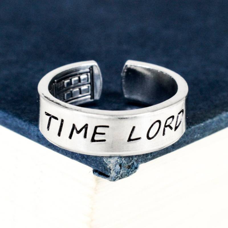 Time Lord Ring Hand Gestempelt Aluminium Tardis Ring von fromtheinternet