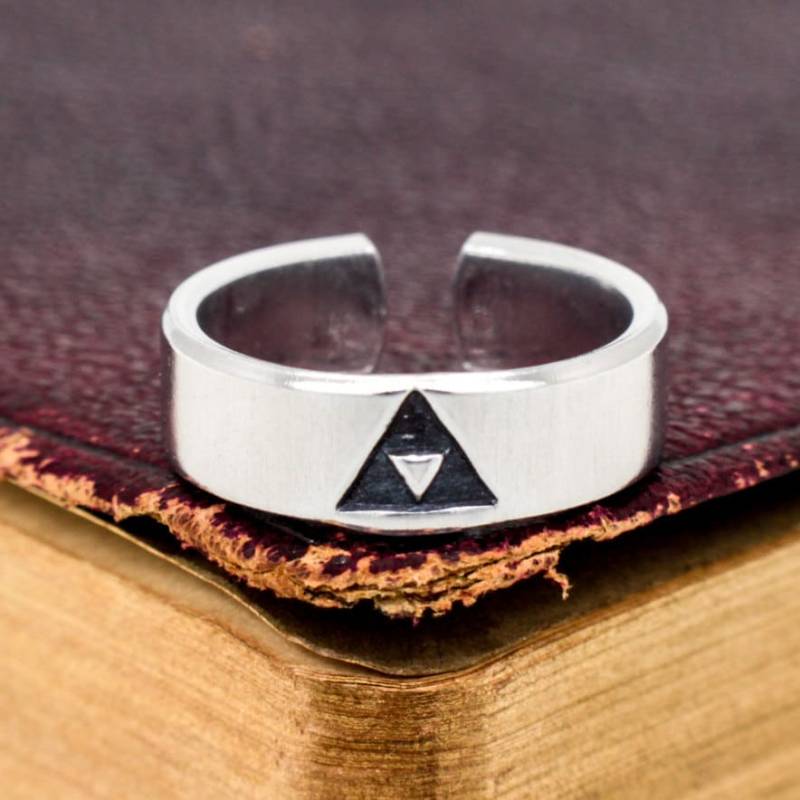 Triforce Ring, Retro Videospiele, Gamer Geschenk, Geschenke Für Gamer, Videospiel Schmuck Triforce Ring, Retro Videospiele, Gamer Geschenk, Geschenke Für Gamer, Videospiel Schmuck von fromtheinternet