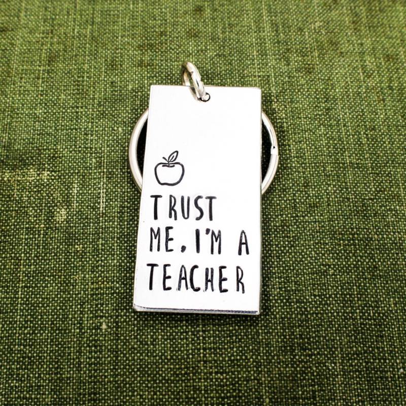 Vertrauen Sie Mir, Ich Bin Ein Lehrer Schlüsselbund Apple Design Studenten Geschenk von fromtheinternet