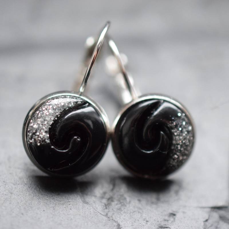 Glitzernde Edelstahl Ohrringe Schwarz Silberfarben 12 Mm Brisur von froschtritsche