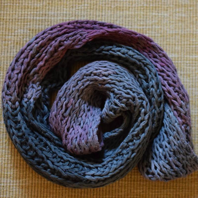 Loop Schal Bändchengarn Farbverlauf Pink Grau von froschtritsche