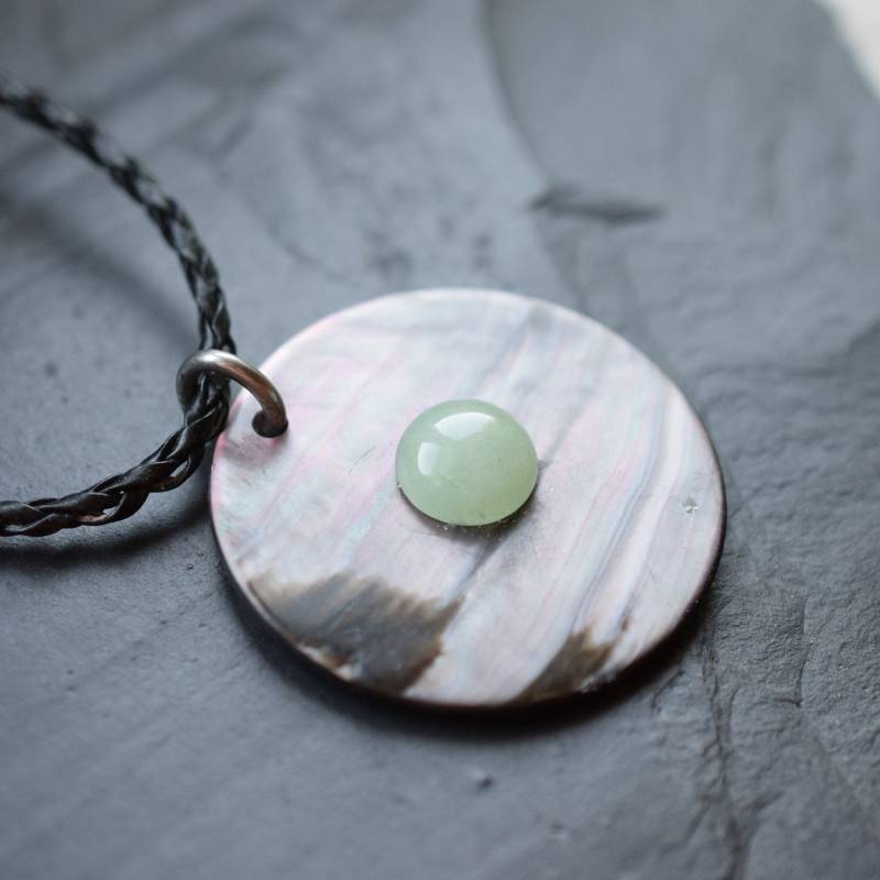 Perlmutt Scheibe Mit Grünem Aventurin Charms Anhänger Vintage Boho von froschtritsche
