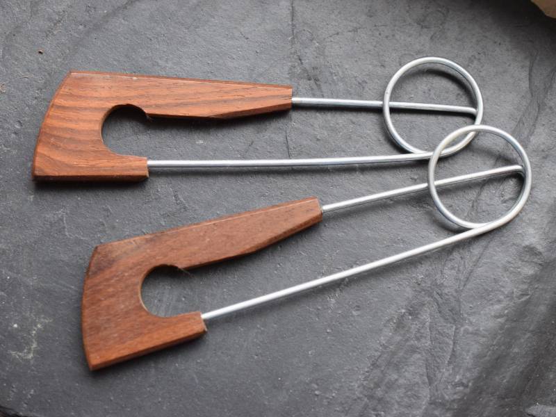 Tuchnadel Holz Braun Kiltnadel Schmucknadel Tuchnadel Holz Braun Kiltnadel Schmucknadel von froschtritsche