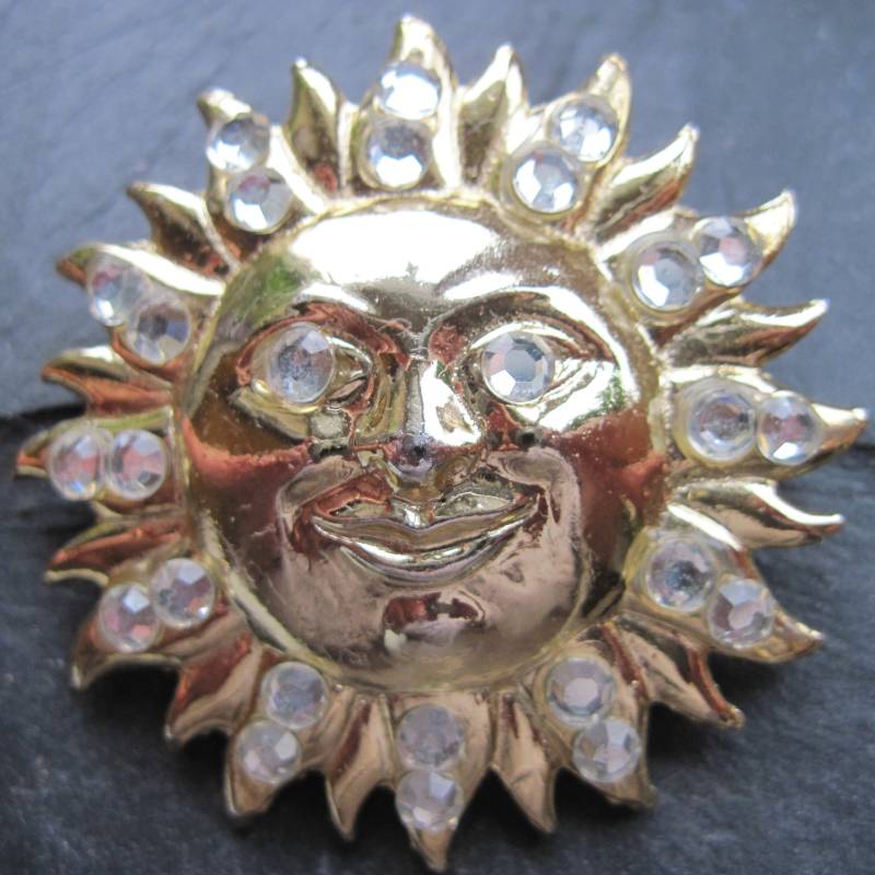 strassbrosche Sonnengesicht Schmucknadel Goldfarben Vintage 1980 strassbrosche Sonnengesicht Schmucknadel Goldfarben Vintage 1980 von froschtritsche