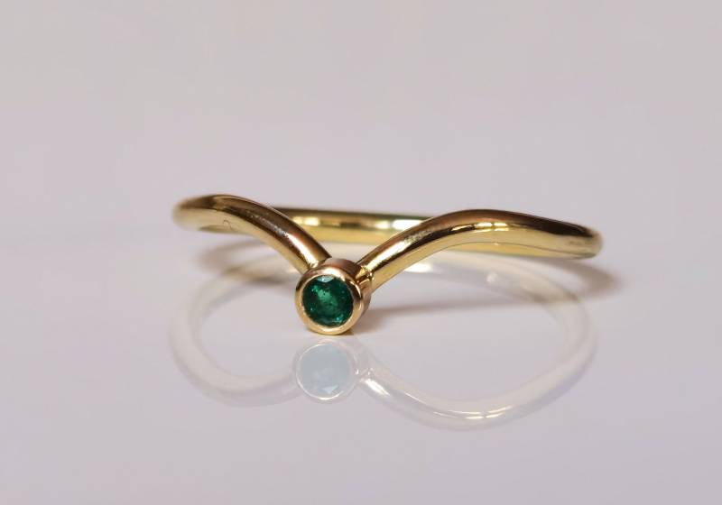 Smaragd Ring 14 Karat Gold Kleine Schwalbe von frostschmuck