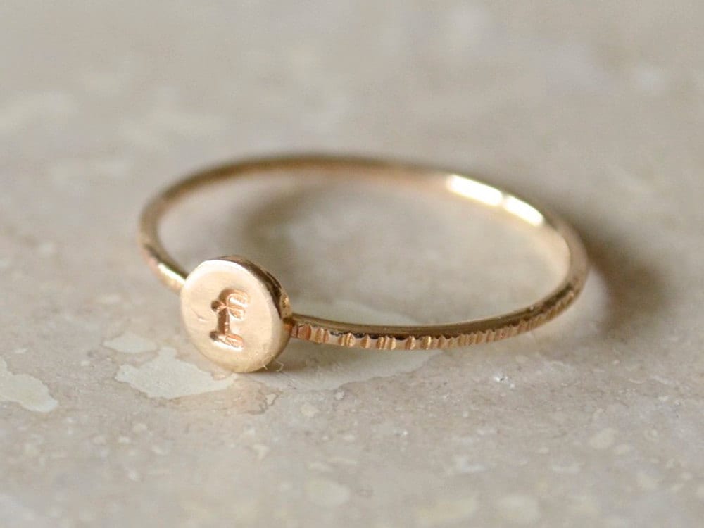 Benutzerdefinierte Initial Ring, Erste Goldring, Personalisierte Stapeln Brief, Gold-Filled, Monogramm, Stapelbar, Brautjungfer Benutzerdefinierte Initial Ring, Erste Goldring, Personalisierte Stapeln Brief, Gold-Filled, Monogramm, Stapelbar, Brautjungfer von fruitionjewelry