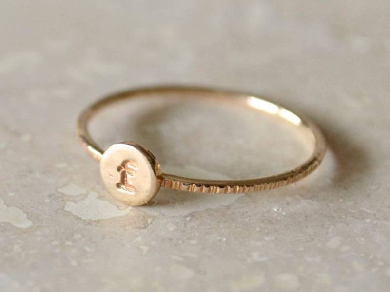Benutzerdefinierte Initial Ring, Erste Goldring, Personalisierte Stapeln Brief, Gold-Filled, Monogramm, Stapelbar, Brautjungfer Benutzerdefinierte Initial Ring, Erste Goldring, Personalisierte Stapeln Brief, Gold-Filled, Monogramm, Stapelbar, Brautjungfer von fruitionjewelry