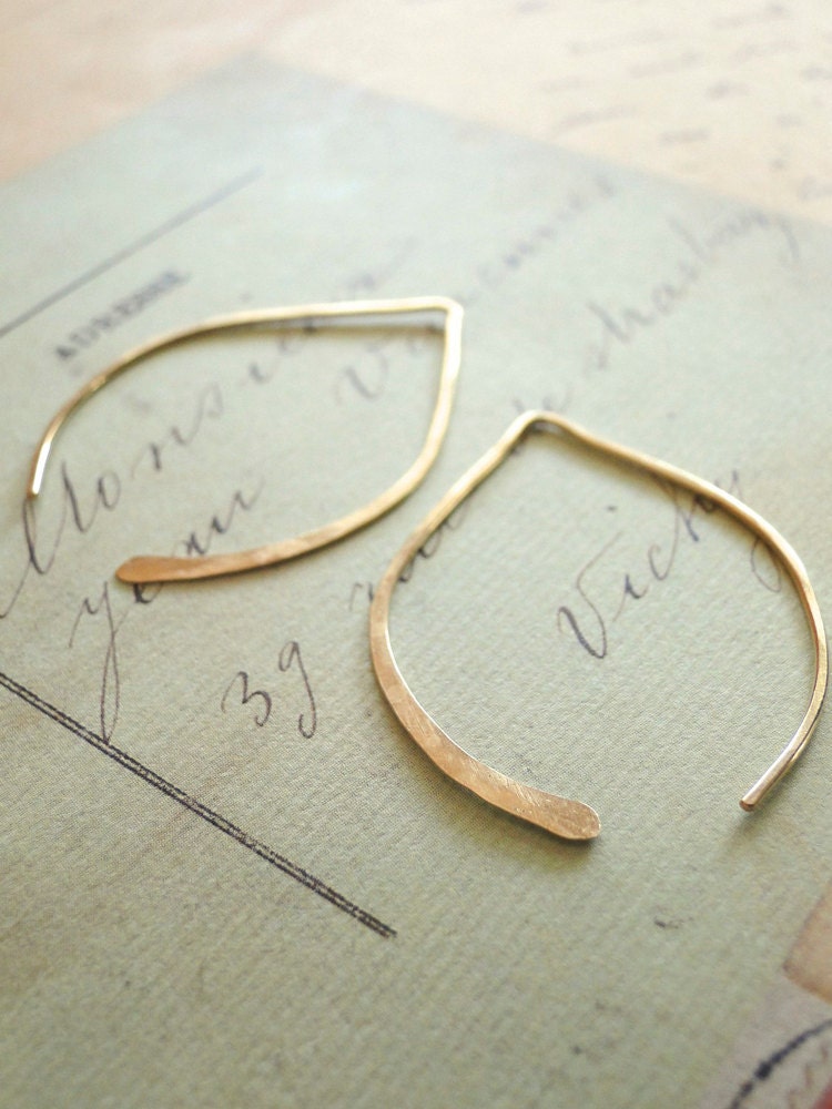 Goldene Wishbone Ohrringe - Kleine Gold Filled Goldene Wishbone Ohrringe - Kleine Gold Filled von fruitionjewelry