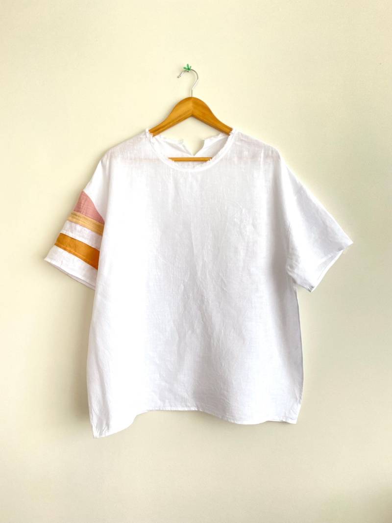 Leinen T-Shirt Mit Geflicktem Ärmel von FrustUpcycling