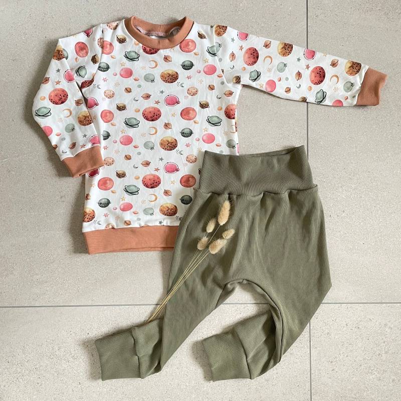 Kuscheliger Cozy Schlafanzug Freizeitanzug Kinder Planeten Kuscheliger Cozy Schlafanzug Freizeitanzug Kinder Planeten von fuchsiwawa