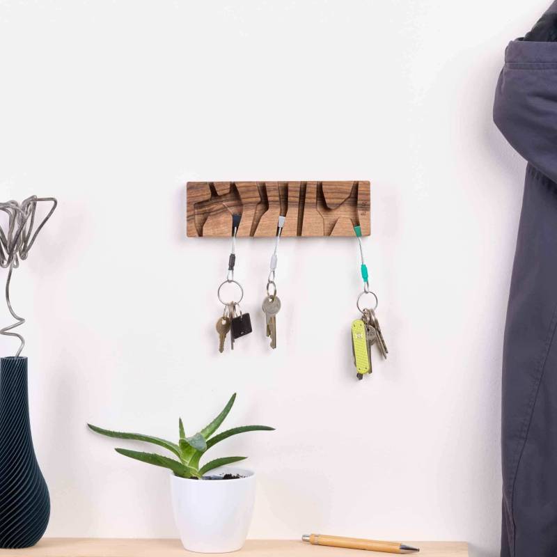 Premium Walnuss Schlüsselaufhänger Für Kletterer Premium Walnuss Schlüsselaufhänger Für Kletterer von fujfujdesign