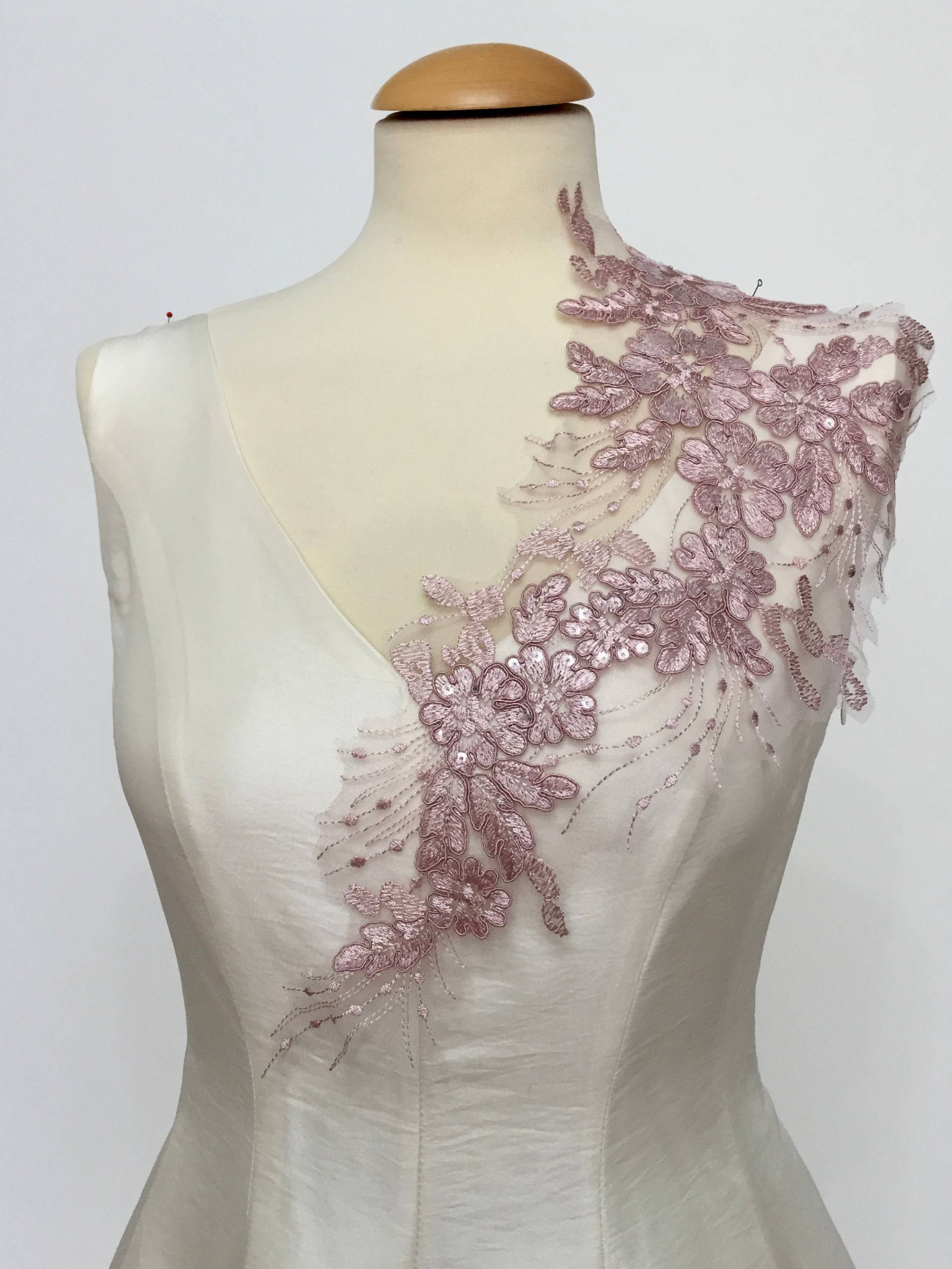 Floral Spitze Hochzeitskleid Spitzenapplikation Pailletten Patch Blume Brautkleid Abendkleid Floral Spitze Hochzeitskleid Spitzenapplikation Pailletten Patch Blume Brautkleid Abendkleid von fundtruhe