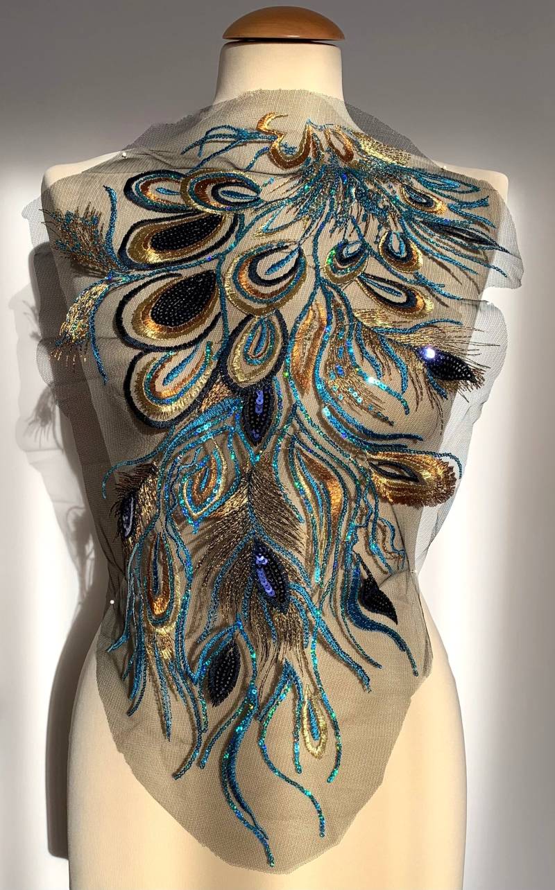 Große Pailletten Spitze Applikation Pfau Federn Bestickt Blau Grün Gold Stickerei Abendkleid Tanzkleid Kürkleid Eiskunstlaufkleid von fundtruhe