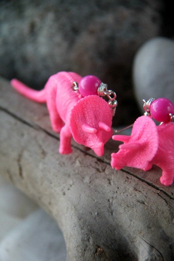 Fhs Dinosaurier Ohrringe in Pink von funkyhomosapiens