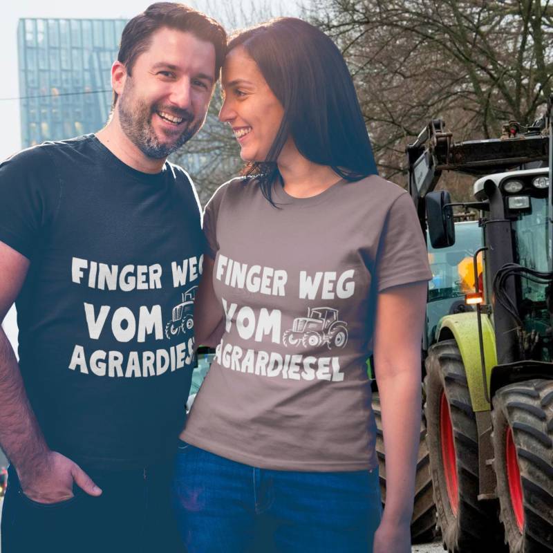 Finger Weg Vom Agrardiesel - Demo Bauer Landwirt-Schaft T-Shirt , Traktor Geschenk Trekker Bauernhof Shirt , Unisex-T-Shirt von funnyShirty