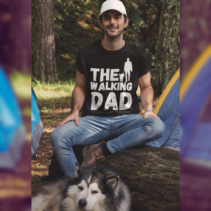 The Walking Dad - Hundespaziergang , Hunde Hundepapa Hundebesitzer Hundehalter Gassi Geschenk T-Shirt von funnyShirty
