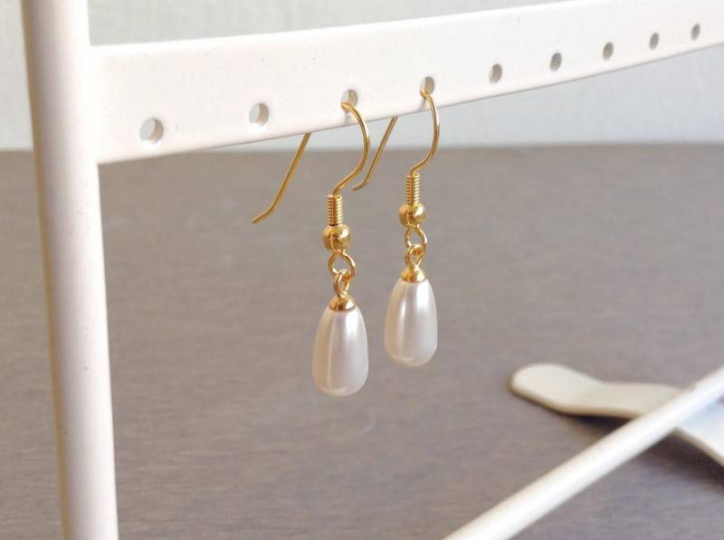 Gold Perlen Ohrringe, Zierliche Perlen-Ohrringe Baumeln, Schmuck, Brautjungfer Geschenk, Bridal Hochzeit Ohrringe von funnybunnyjewelry