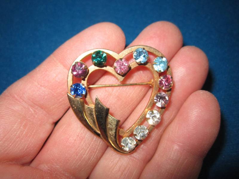 Vintage Schöne 12K Gold Fill Herz Bunte Brosche von funoldstuff