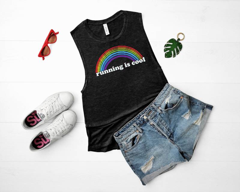 Bestseller Laufen Ist Cool Regenbogen Retro Grafik Muskel-T-Shirt Fun Run Track Club Damen Muskel Tank Top Bestseller Laufen Ist Cool Regenbogen Retro Grafik Muskel-T-Shirt Fun Run Track Club Damen Muskel Tank Top von funruntrackclub
