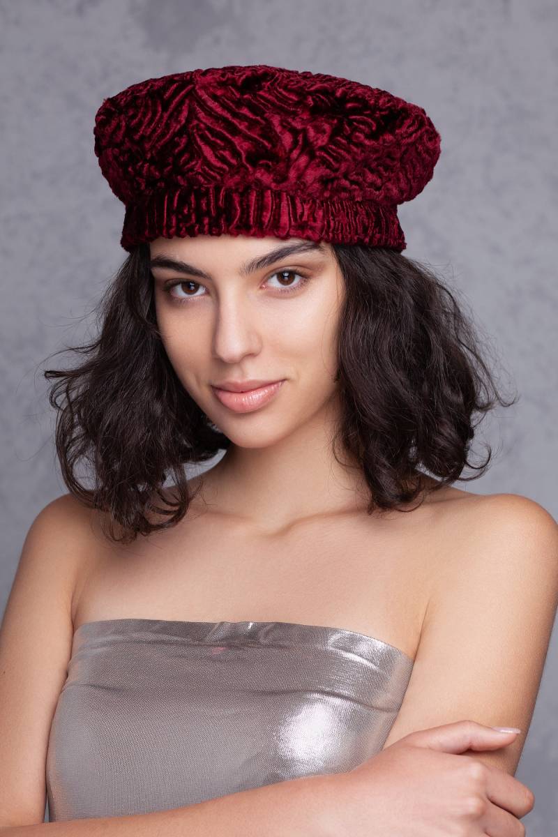 Granat Kunstpelz Baskenmütze Handgemachte Wintermütze Von Tissavel von furamur