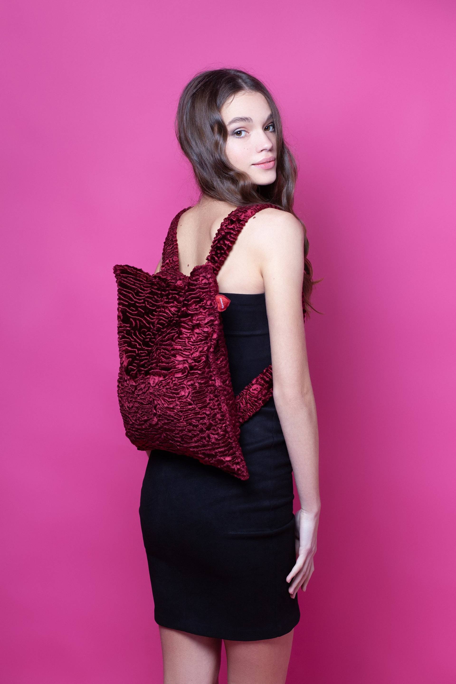 Pelz Rucksack. Frauen Tornister. Brotbeutel. Fashion Packsack. Exklusive Öko-Pelze Von Tissavel | Frankreich Pelz Rucksack. Frauen Tornister. Brotbeutel. Fashion Packsack. Exklusive Öko-Pelze Von Tissavel | Frankreich von furamur