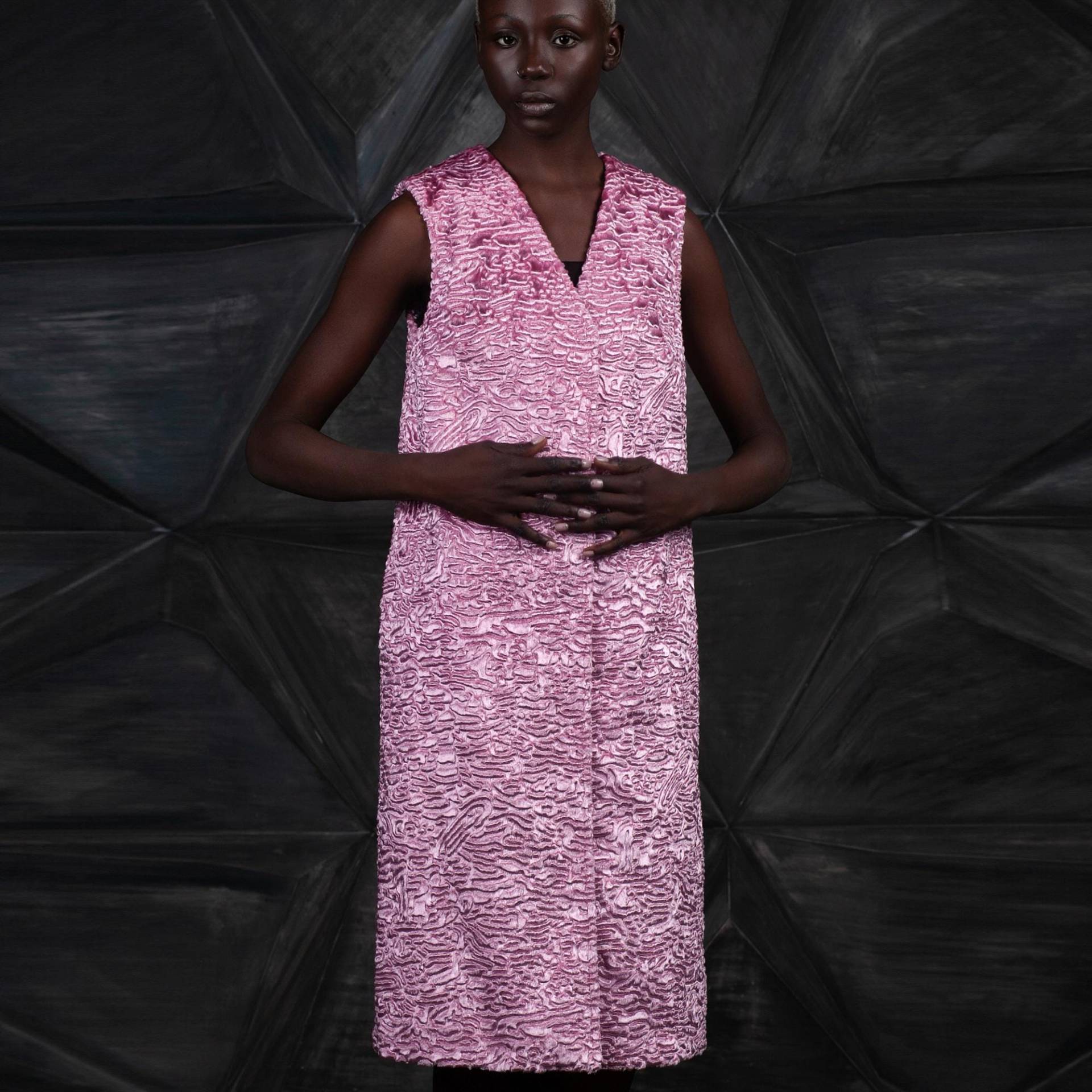 Rosa Karakul Weste, Tissavel Kunstpelz Vegan Fashion von furamur