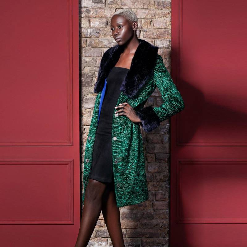 Luxus Kunstpelz Trenchcoat - Elegantes Winter Outfit Für Damen von furamur