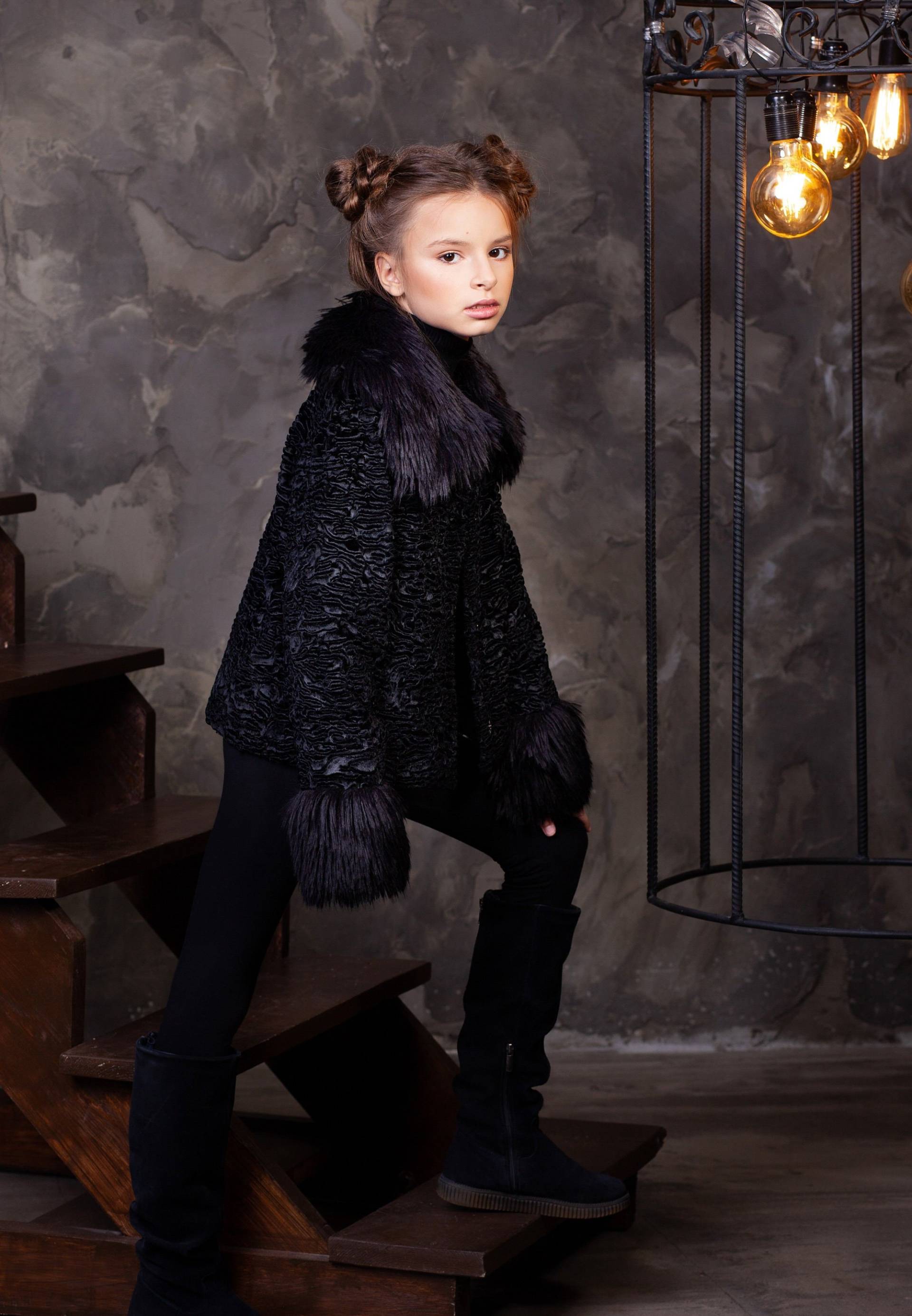 Winter Kinder Mantel. Geschenk Für Kinder. Luxus Mäntel. Teenager Kleidung. Pelzig Exklusive Öko-Pelze Von Tissavel | Frankreich Winter Kinder Mantel. Geschenk Für Kinder. Luxus Mäntel. Teenager Kleidung. Pelzig Exklusive Öko-Pelze Von Tissavel | Frankreich von furamur
