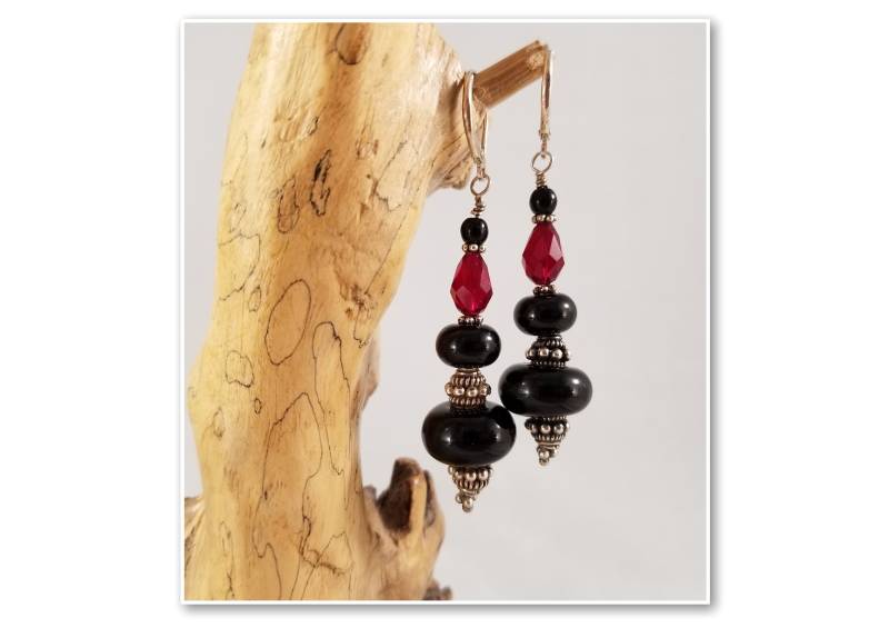 Rote Und Schwarze Swarovski, Lampwork Bali Sterling Ohrringe Rote Und Schwarze Swarovski, Lampwork Bali Sterling Ohrringe von futureheirloomsbyKB