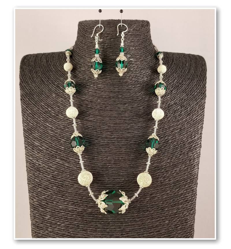 Smaragdgrüne Swarovski Und Bali Sterling Silber Statement Halskette & Ohrringe Set von futureheirloomsbyKB