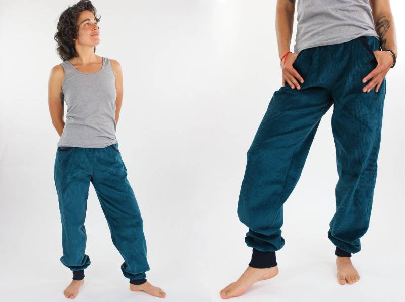 Cordhose Smaragd Mit Marine Bündchen Unisex von fuxandfriends