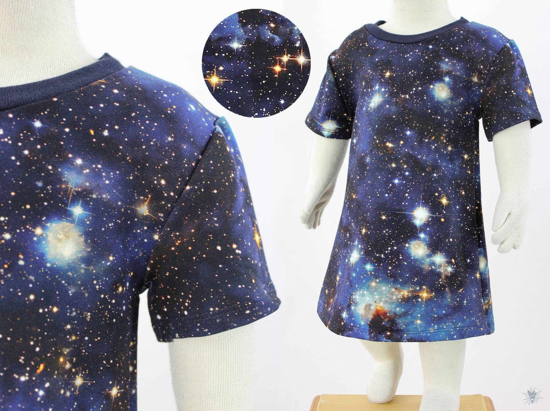 Kinder-Shirtkleid Blue Galaxy von fuxandfriends