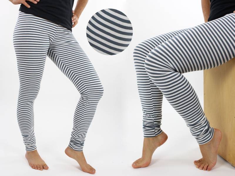 Leggings Weiß Mit Dicken Graublauen Ringeln von fuxandfriends