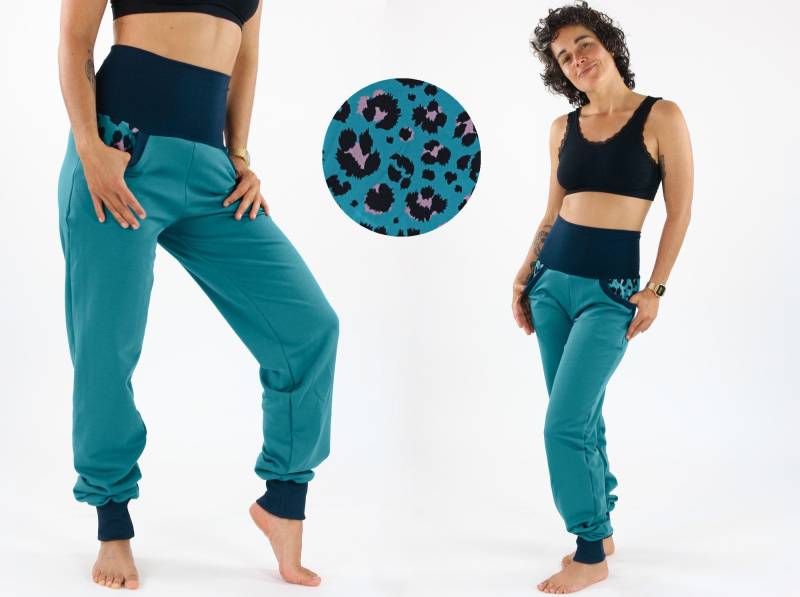 Sweat-Jogginghose Unisex Petrol Und Leopardenmuster von fuxandfriends